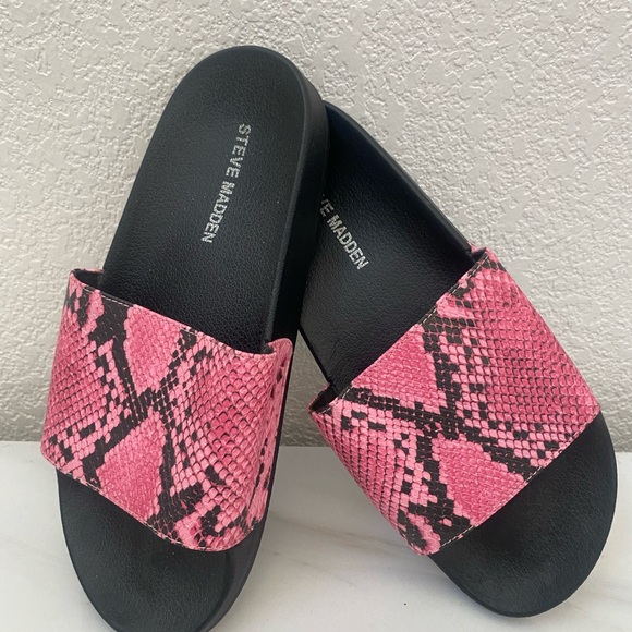 Steve Madden Pink Snakeskin Print Slides Size 7 - Picture 2 of 3